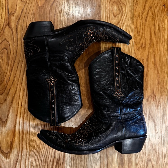 Old Gringo Leather Mid-Calf Western Boots
Black Embroidered & Crystal Accents
9 - Picture 3 of 5